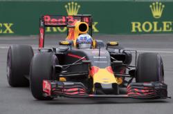 开云体育官网-哈斯车队完胜雷诺车队，佩雷兹关键制胜