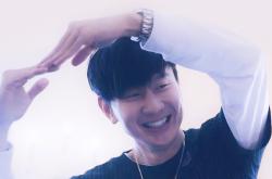 开云体育入口-足球平行宇宙，当京多安点亮伯纳乌时，挪威峡湾正回荡着尤文图斯