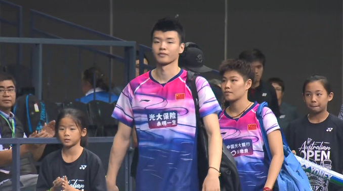 印尼队碾压马来西亚队，黄鸭组合点燃赛场