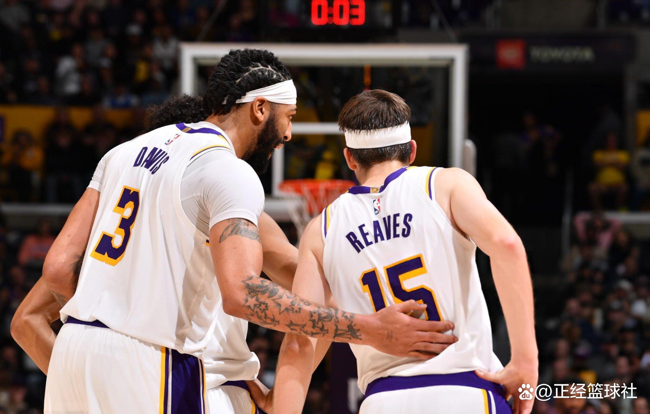 国王横扫湖人，易建联点燃赛场