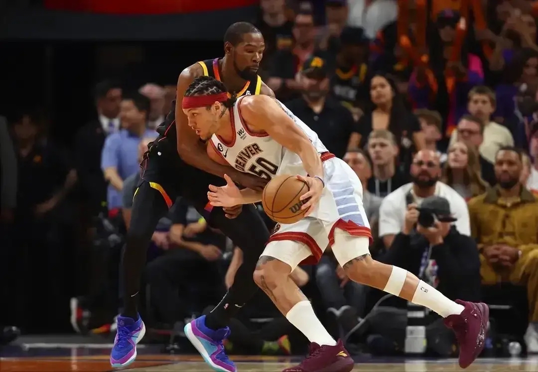 太阳横扫雄鹿，霍勒迪刷新纪录