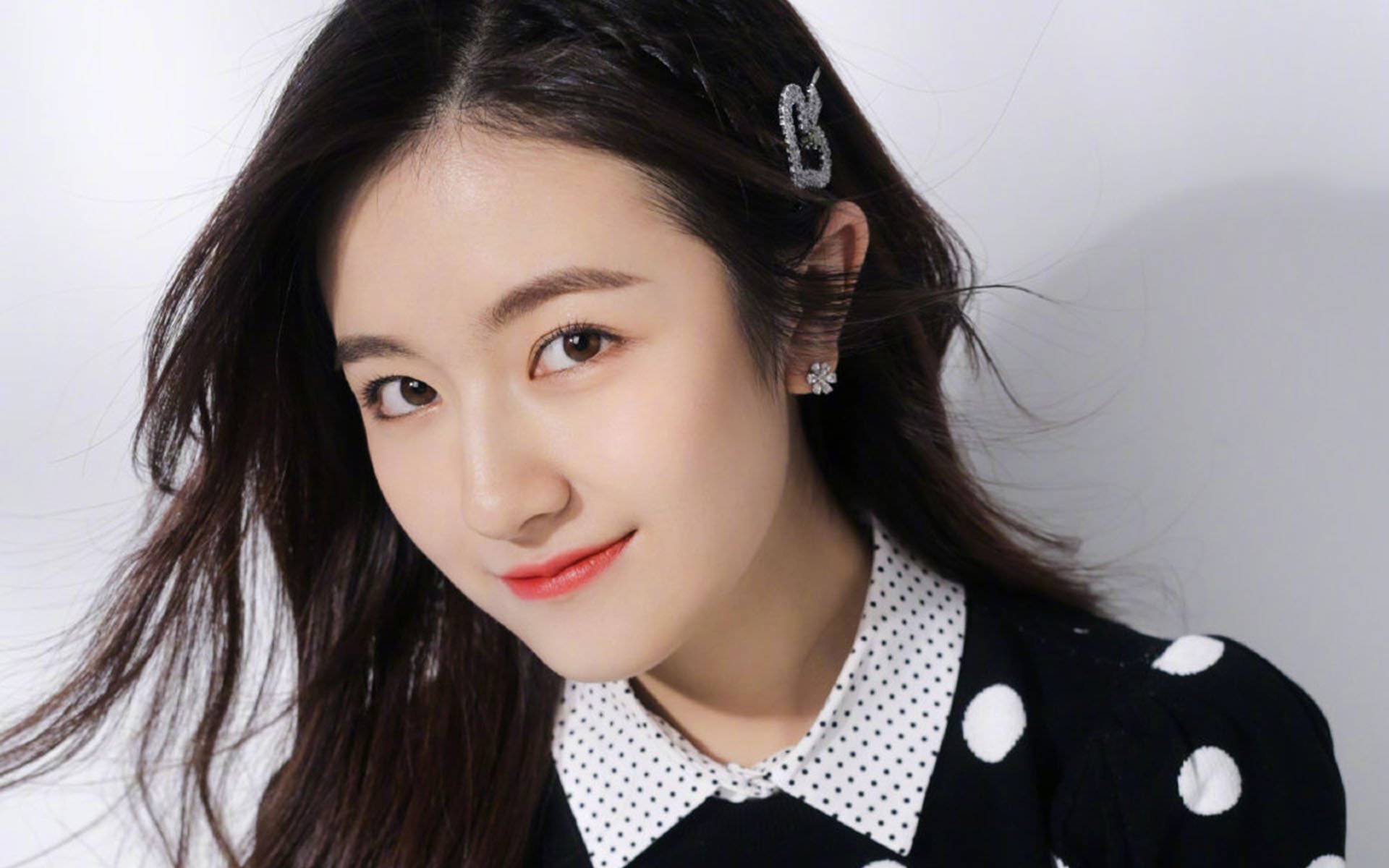 当格鲁吉亚人接过方向盘,克瓦拉茨赫利亚如何统治绿茵与赛道