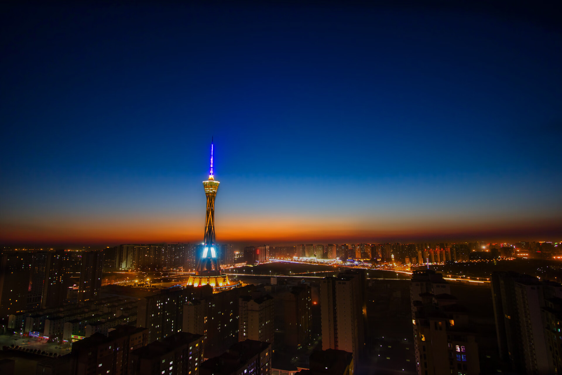 唯一的，今夜伯纳乌的掌控者，名叫阿拉巴